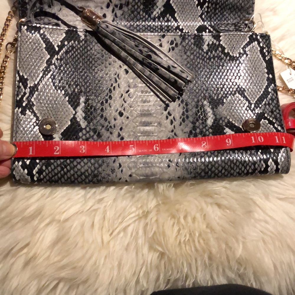NWT 🪅HOST PIC 🥂Vegan crossbody faux snakeskin - Picture 6 of 10
